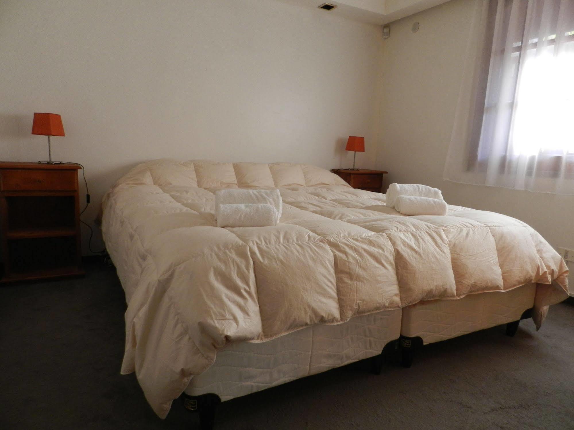 La Casona Del Rio Hotel Neuquén Екстериор снимка