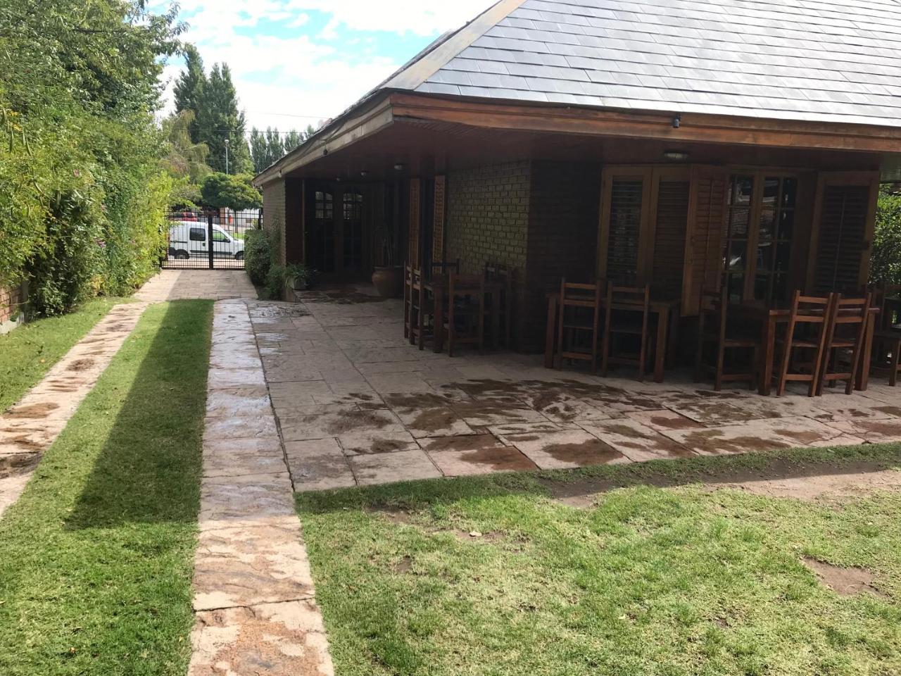 La Casona Del Rio Hotel Neuquén Екстериор снимка